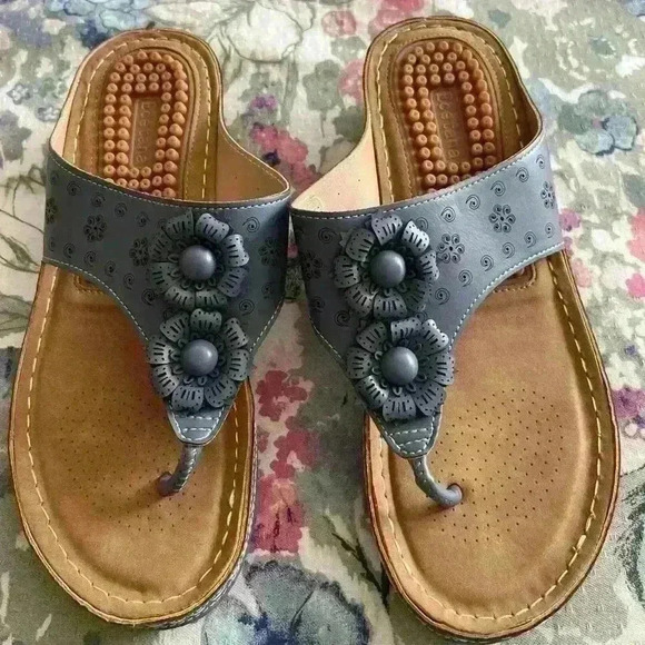 Women slip on sandal in new condition size 8​ - Picture 1 of 5